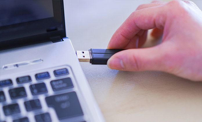 USBメモリやSDカードなどのメディア