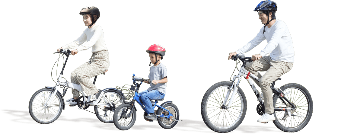 自転車に乗る家族の画像