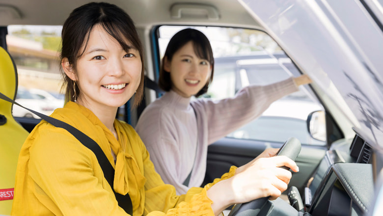 友達の車を運転する際の保険はどうする？ケース別に詳しく解説